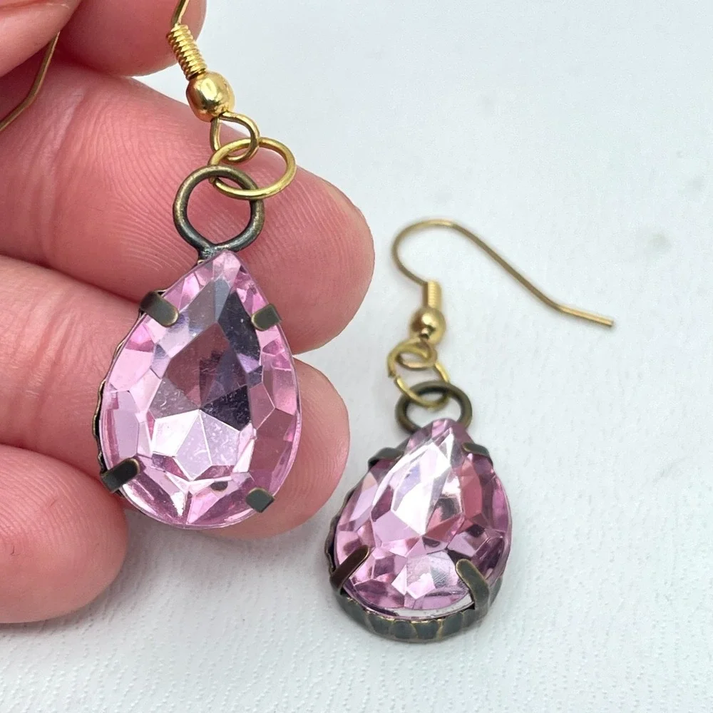 VTG Gold-Tone Pink Faceted Rhinestone Glass Prong Teardrop Bead Dangle Earrings